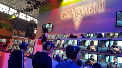 Electronic Arts n'a pas de stand propre cette année ; pour autant il bénéficie d'un joli espace dédié à son Battlefield V sur le stand Xbox. Idem pour Capcom et son Devil May Cry 5 jouable sur le même stand.