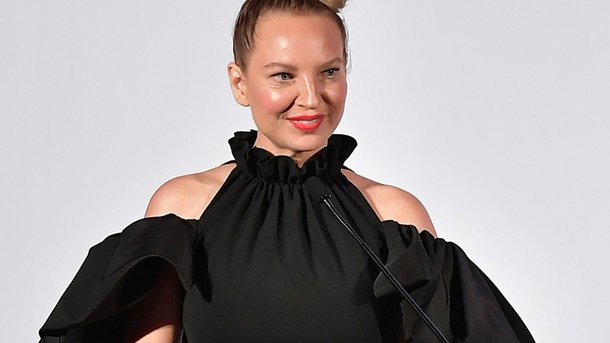 Sia touchée par la maladie d’Ehlers-Danlos, elle s’exprime auprès de ses fans