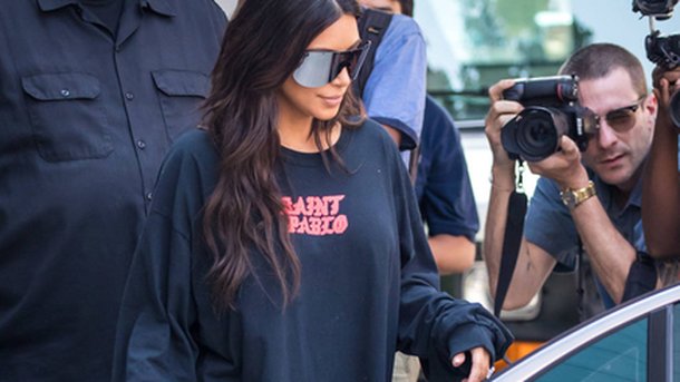 Kim Kardashian agressée dans sa chambre d'hôtel par de faux policiers à Paris