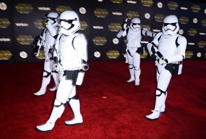 Les Stormtroopers à la première mondiale de Star Wars Episode VII à Los Angeles