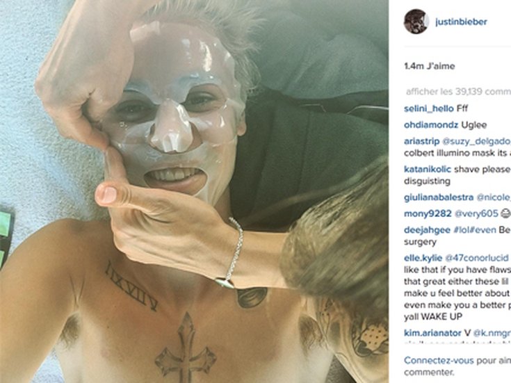 Justin Bieber dans un salon de beauté