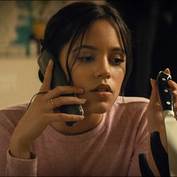 Jenna Ortega (Tara) sur le tournage de "Scream"