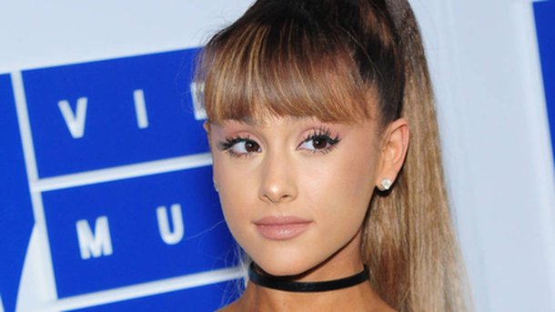 Ariana Grande dévoile un nouveau hit sur Snapchat!