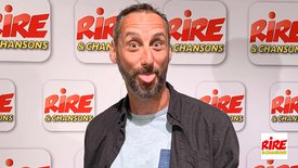 Arnaud Cosson : Conversation avec sa mère, un peu trop envahissante, au téléphone !