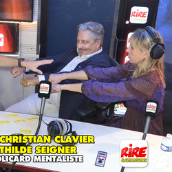 Fabien Olicard, le mentaliste, piège Christianc Clavier et Mathilde Seigner - photo - Rire & Chansons