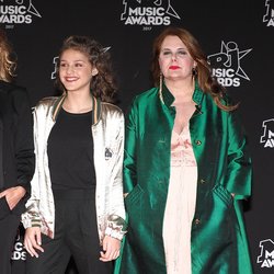 Ingrid Chauvin et le casting de la série "Demain nous appartient"- NRJ Music Awards 2017