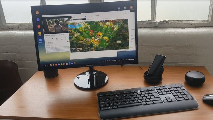 Le S8 posé sur le dock DeX permet de se retrouver face à un Android Desktop sur lequel on peut jouer, travailler, visionner des vidéos....