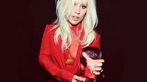 Lady Gaga: femme de l’année 2015!