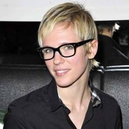 Lorie et ses cheveux courts