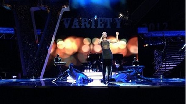 Alicia Keys et One Direction chantent pour la reine d'Angleterre