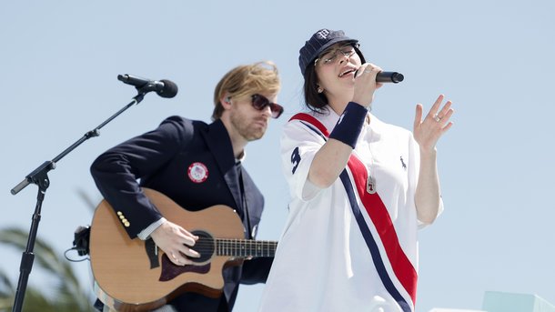 Billie Eilish livre une performance incroyable à la cérémonie de clôture des Jeux Olympiques 2024