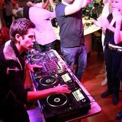 Jeudi 18 octobre avec Amel Bent et le Dj Michael Canitrot