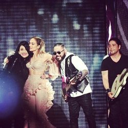 Jennifer Lopez et le groupe Los Dinos @ Latin Billboard Awards 2015