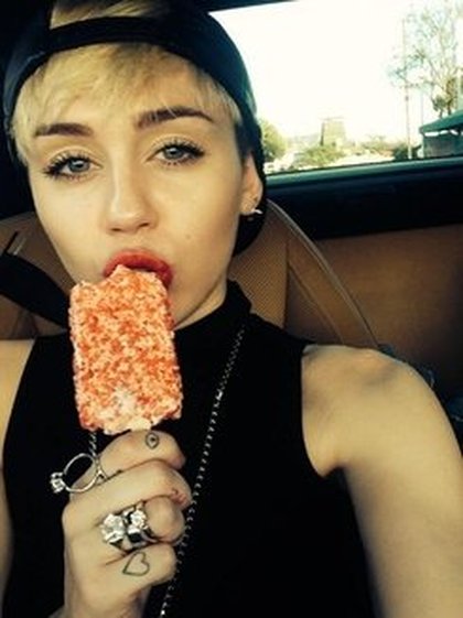 Miley Cyrus: Happy Birrrrffffffday @noahcyrus  