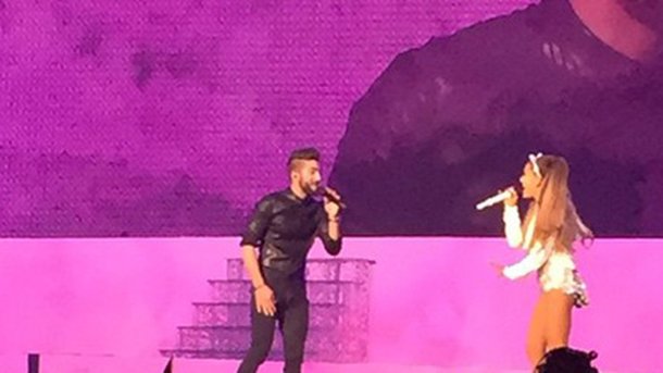 Kendji Girac avec Ariana Grande sur scène à Paris!