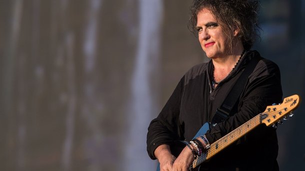 Nouvel album de The Cure : Robert Smith tente de rassurer ses fans