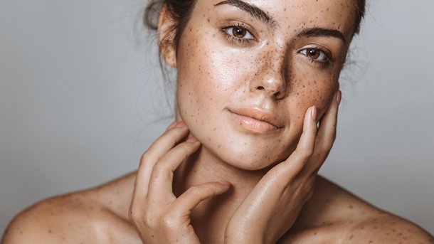 Le Top du Réveil Chérie : les grains de beauté trahissent la personnalité