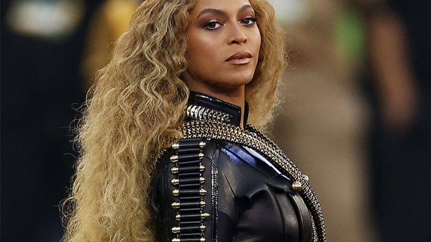 Beyoncé sexy et chic en jogging