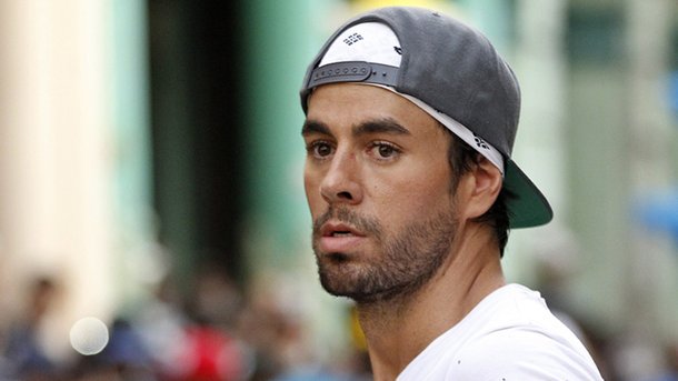 Enrique Iglesias tourne son nouveau clip «Súbeme la Radio».