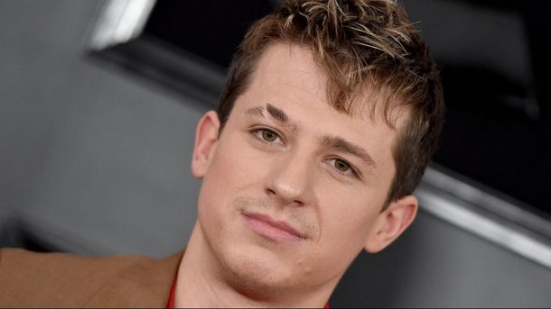 Le saviez-vous? Même lorsqu'il compose pour d'autres, Charlie Puth participe toujours à la chanson!