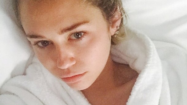 Miley Cyrus se dévoile en couverture du magazine ELLE!