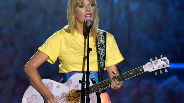 Taylor Swift annonce une nouvelle chanson de Noël !