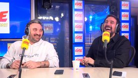 Michel Boujenah fait une blague au téléphone à Maxime Gasteuil et Edouard Pluvieux