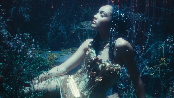 Candice ("Star Ac") : le clip de "Fleurs Fanées" va vous hypnotiser