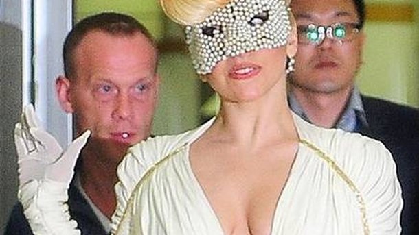 Lady Gaga : elle fait la fête avec Rihanna à Londres !
