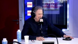 Humour - Michel Drucker raconte des anecdotes incroyables sur Johnny Hallyday, le fameux "I want to f... you" de Serge Gainsbourg à Whitney Houston, Sacha Distel, Claude François, Thierry Le Luron, Les Nuls, et Tom Jones