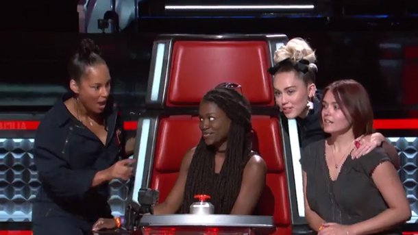 Miley Cyrus et Alicia Keys surprennent leurs fans sur le plateau de «The Voice»!