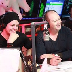 Emission du 20 décembre 2013 avec Kev Adams et l'équipe de SODA