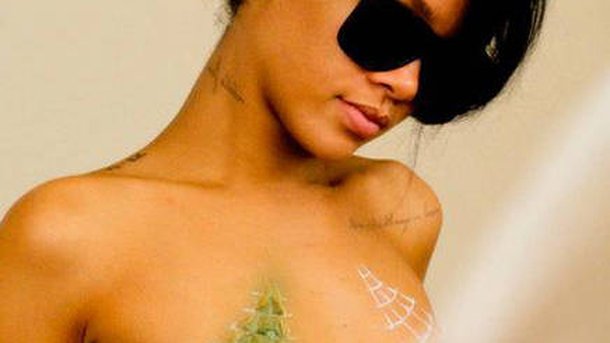 Rihanna à nouveau topless… pour son clip !