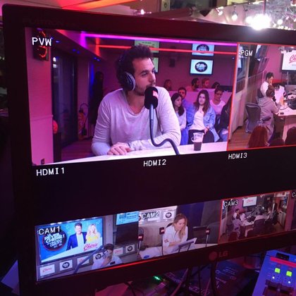 Amir joue aux Mots interdits en direct 