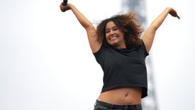 Léna Situations va-t-elle arrêter les vlogs d’août ? Découvrez sa réponse !
