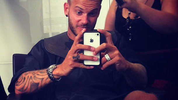 M. Pokora dit adieu à ses cheveux blonds !