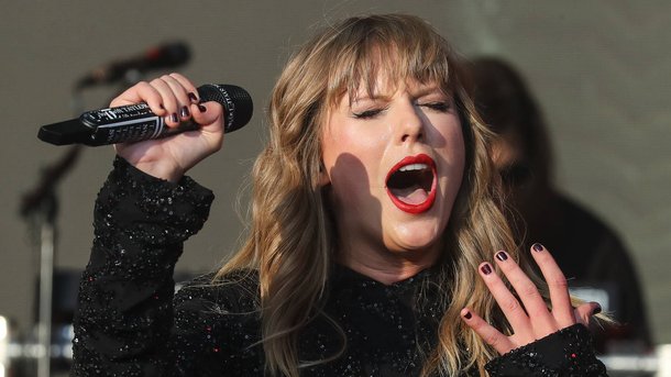 Taylor Swift réconforte une fan malade