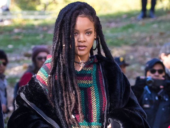 rihanna-et-manolo-blahnik-presentent-leurs-nouvelles-creations