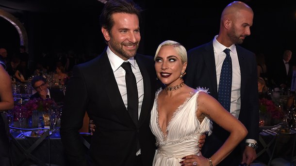 Bradley Cooper et Lady Gaga interprètent «Shallow» en live pour la première fois à Vegas!