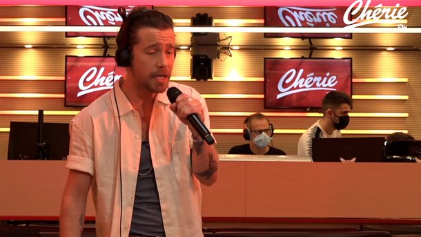 JULIEN DORÉ reprend "L.O.V.E" de Nat King Cole en live dans Le Réveil Chérie