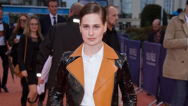 Christine and The Queens: regardez son live incroyable de «Girlfriend» chez Jimmy Fallon