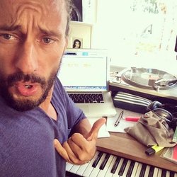 Bob Sinclar: You Back Again !!! Working hard to find a new beat #homestudio