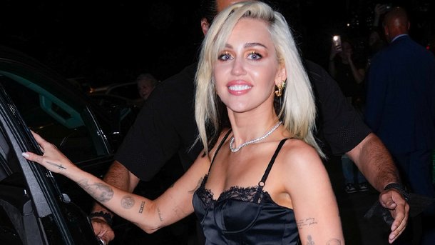 Miley Cyrus épanouie avec son petit-ami Maxx Morando