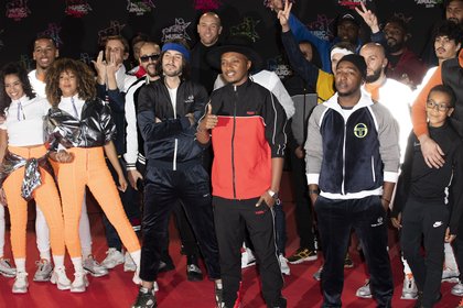 Soprano et son équipe - Montée des Marches NRJ Music Awards 2019