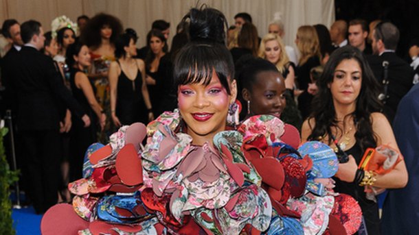 Rihanna la joue encore plus ultra sexy pour Manolo Blahnik