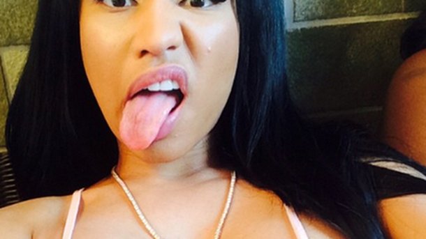 Nicki Minaj : ses fesses exposées devant une cathédrale!