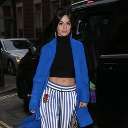 Camila Cabello s'approprie la tendance pyjama avec brio