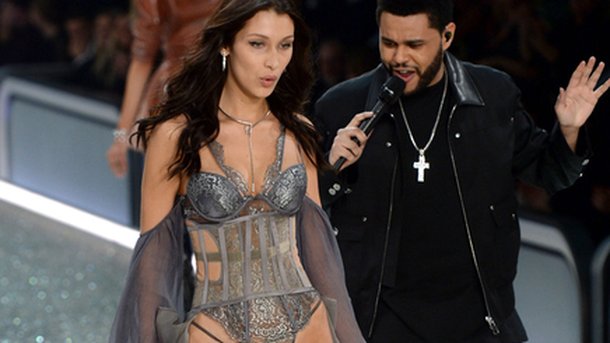 The Weeknd et Bella Hadid : enfin la vidéo du défilé Victoria's Secret