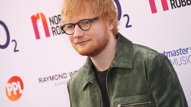 Une statue géante d’Ed Sheeran en plein Moscou !