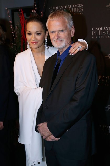 Rita Ora et le réalisateur James Foley à l'avant première de 50 Nuances plus claires
